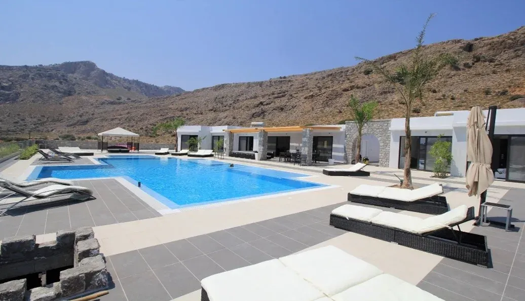 Συγκρότημα κατοικιών με πισίνα στη Ρόδο